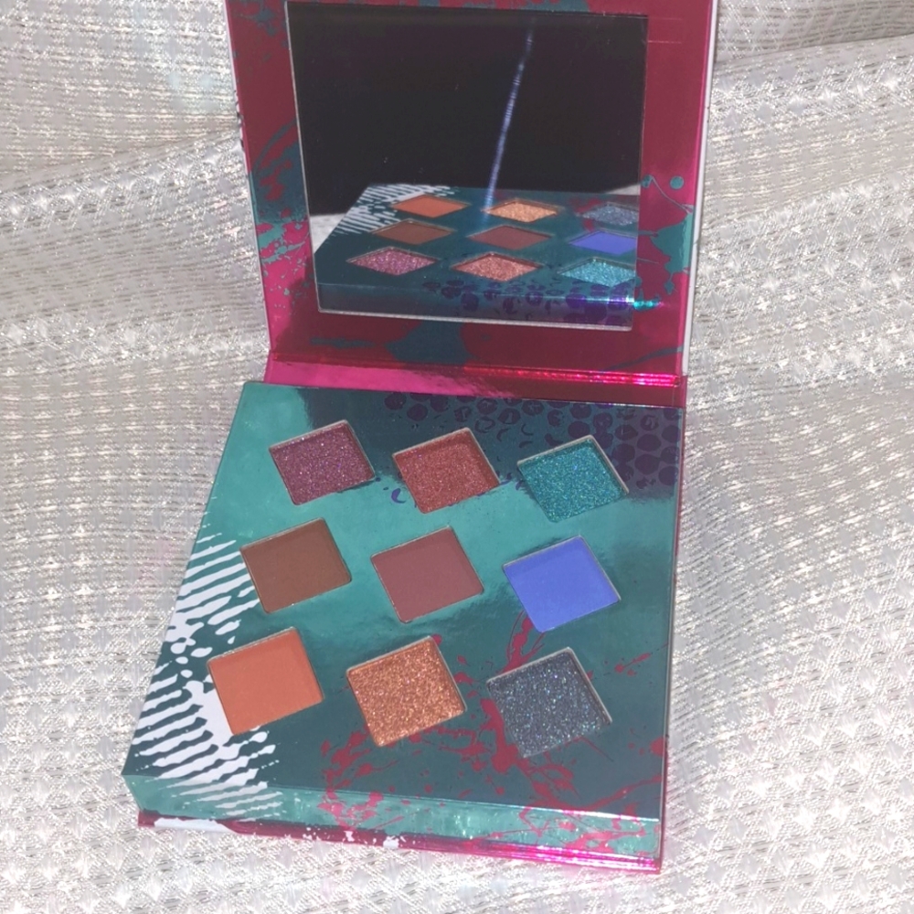 Hank & Henry Living In Color Eyeshadow Palette